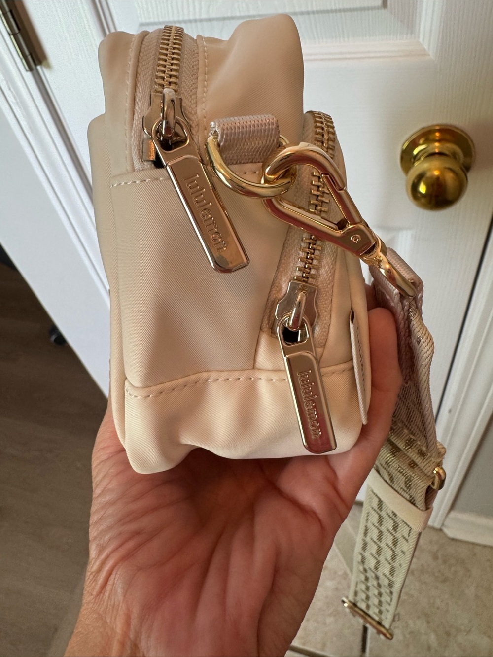 lululemon athletica Cream Compact Crossbody Bag NWOT - Picture 6 of 16